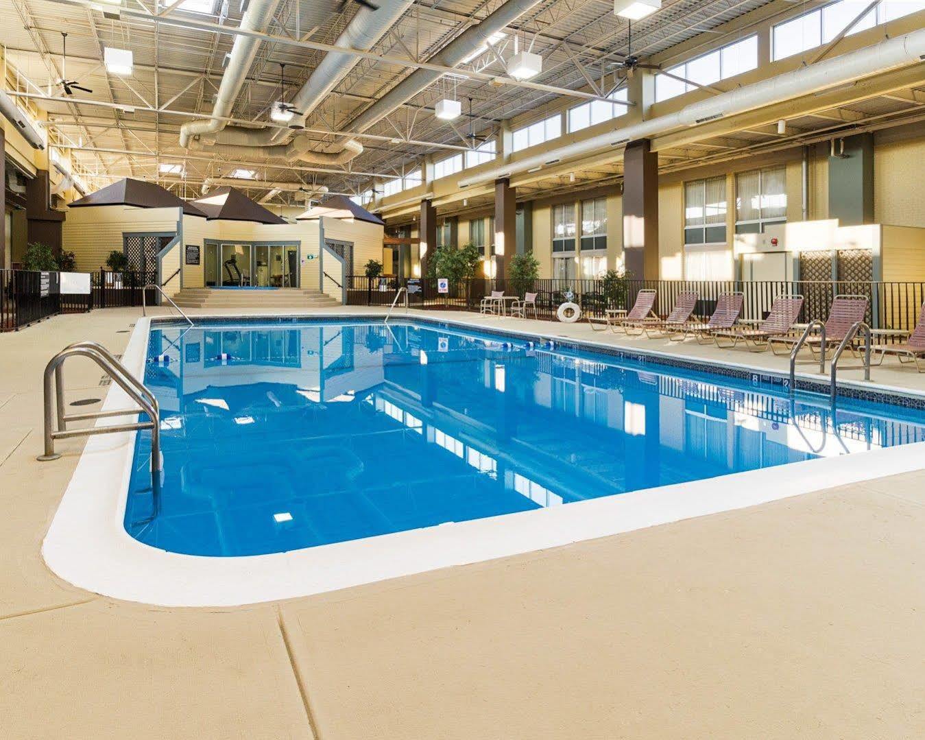 Comfort Inn & Suites Airport Syracuse Exteriör bild