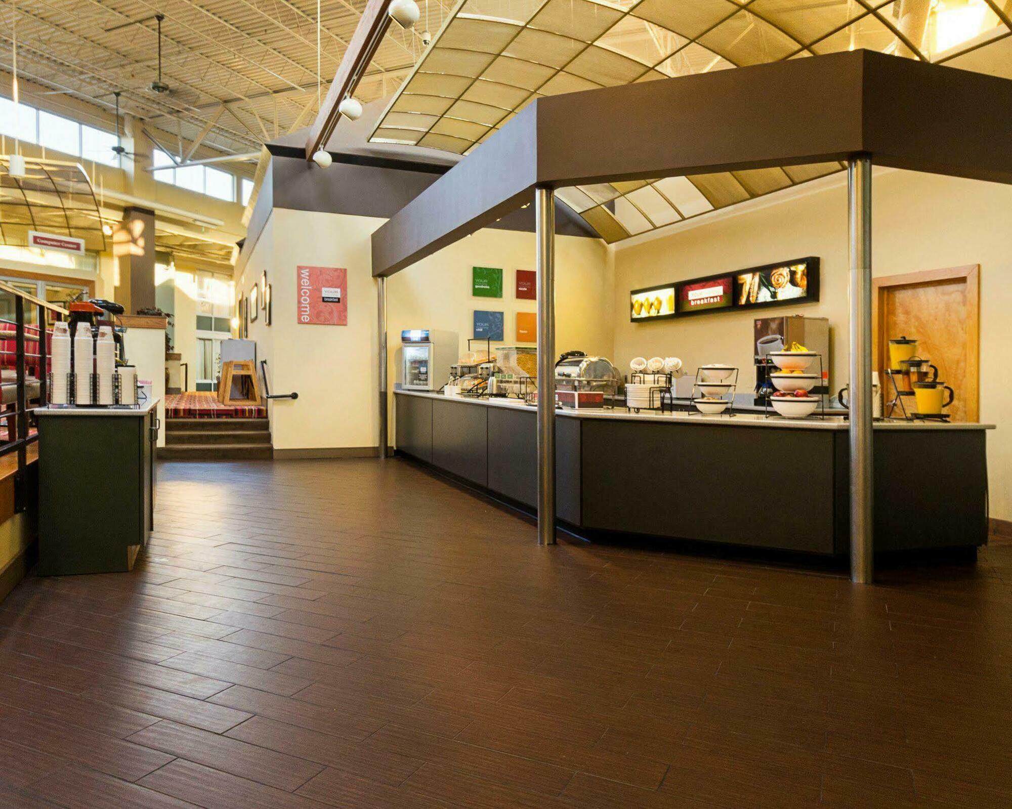 Comfort Inn & Suites Airport Syracuse Exteriör bild