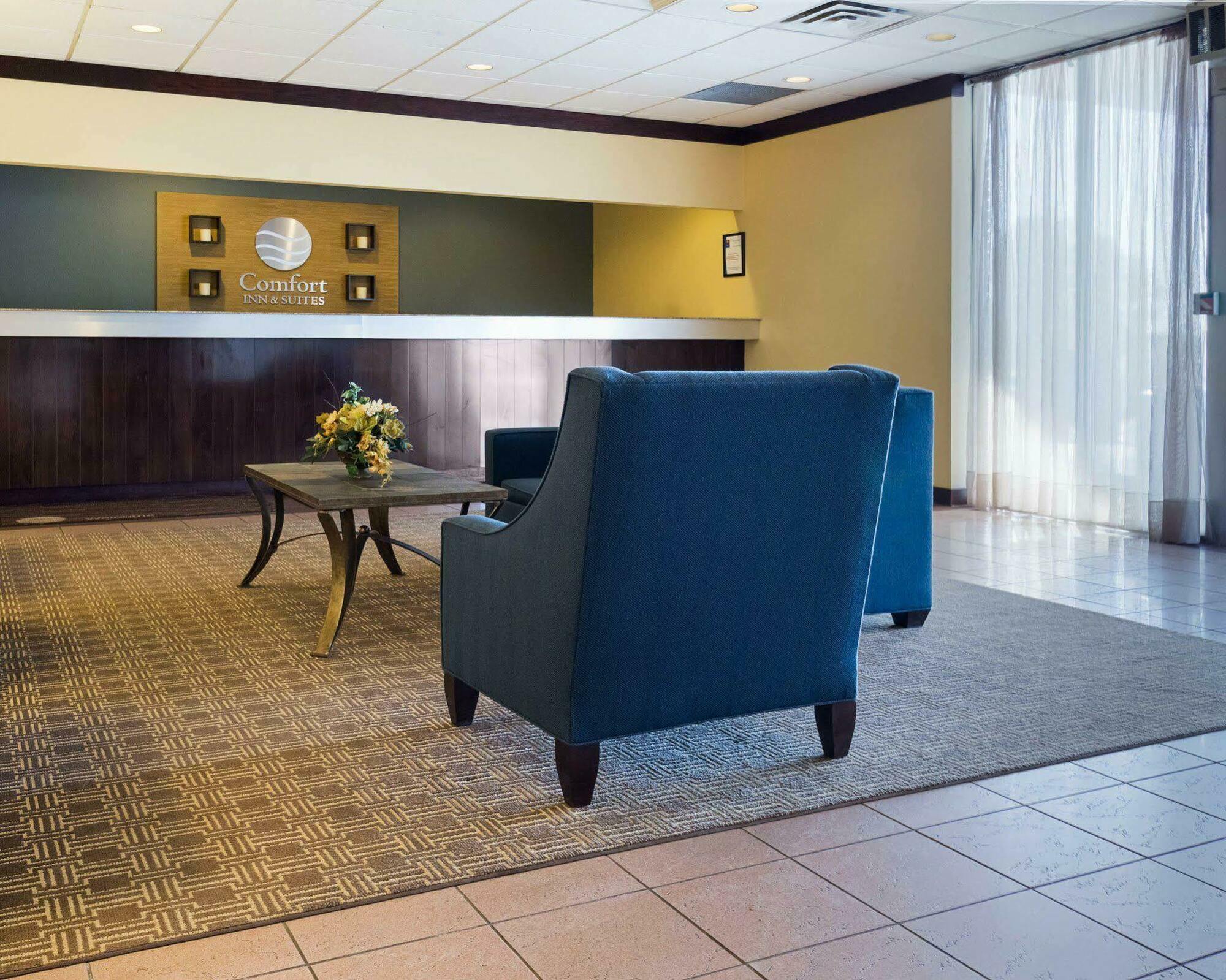 Comfort Inn & Suites Airport Syracuse Exteriör bild